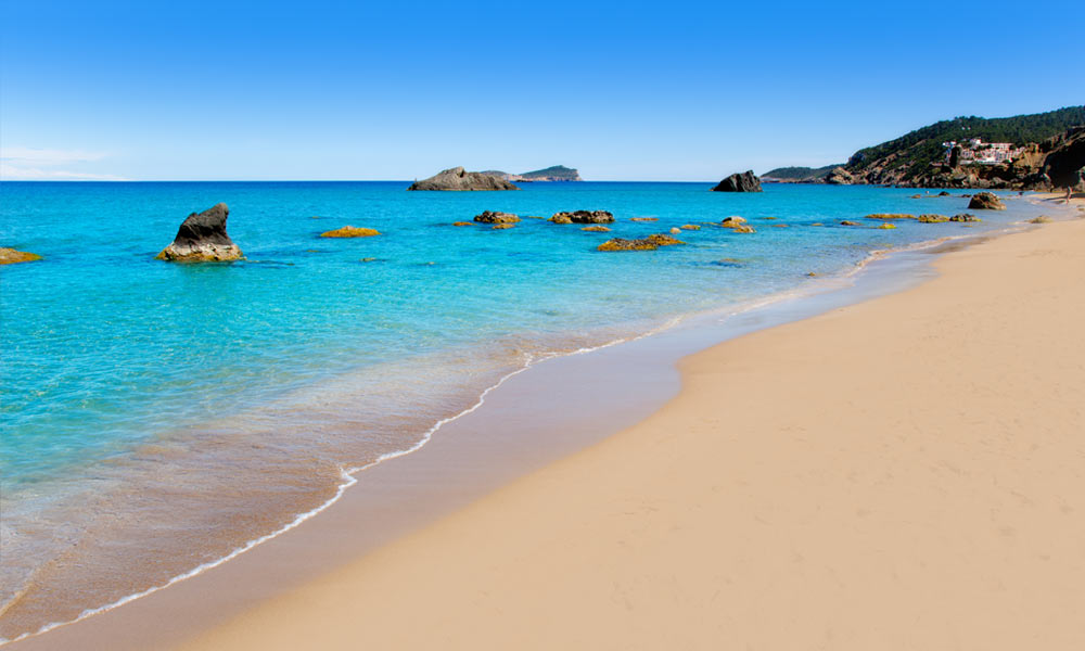 Aigua Blanques | Absoluut een van de mooiste stranden van Ibiza en heeft bijzonder mooi turquoise water