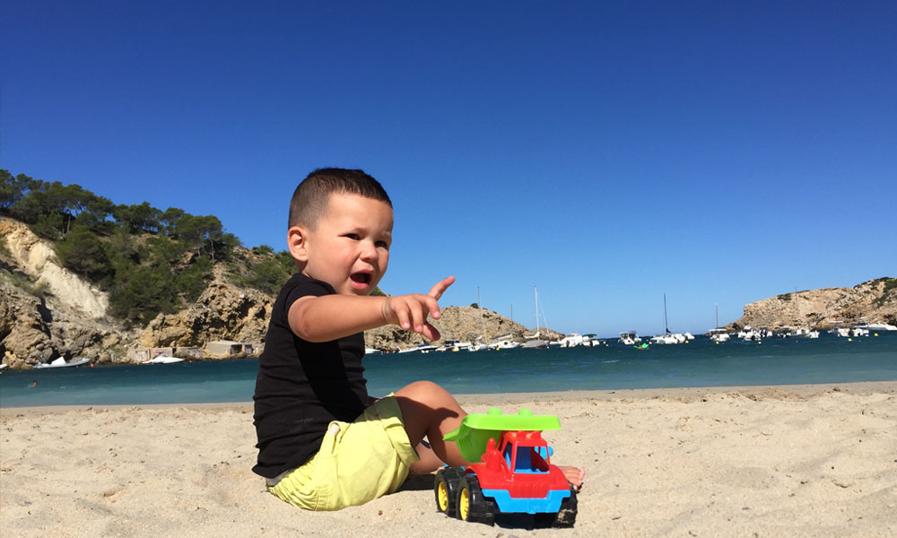 Ibiza met kinderen is zeker aan te raden. Cala Vadella is een top strand voor jong en oud.
