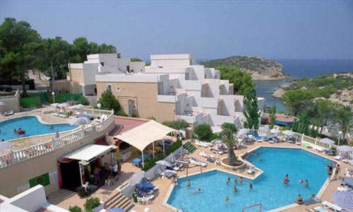 Barcelo Portinatx hotel op Ibiza is een top hotel voor een heerlijke adults only vakantie in Cala Portinatx