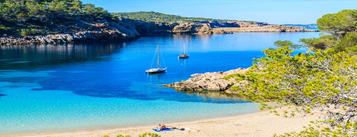 Cala Salada Ibiza | Deze prachtige baai herbergt twee hele mooie stranden op Ibiza