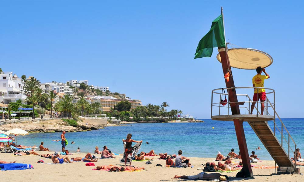 Het strand van Figueretas op Ibiza