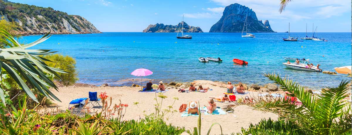 Cala d’Hort Ibiza | Deze prachtige baai geeft je een prachtig uitzicht op het eiland Es Vedra