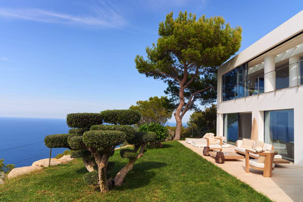 Bright Blue in San Miguel op Ibiza is een prachtige villa zoals je hier kunt zien.
