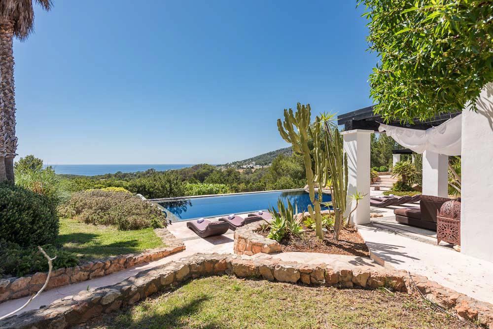 Luxe villa op Ibiza huren? Villa Vedra is zeker een goede optie om te huren