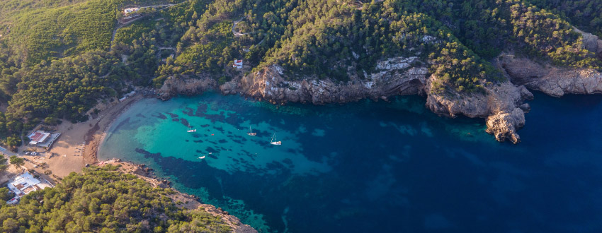 Een van de grootste nadelen op Ibiza zijn toch wel de mooie stranden