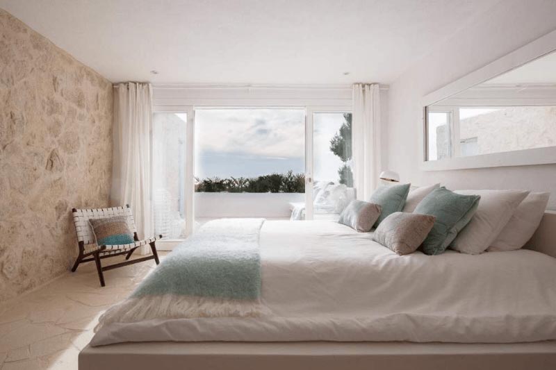 Luxe vakantiehuis op Ibiza huren? Casa Lobo (nabij Cala Vadella) heeft prachtige slaapkamers